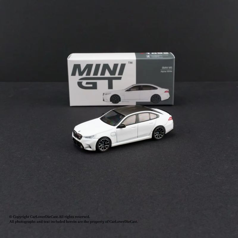 Mattel Collectible & Vintage Dolls - Neu auf Lager: Mini GT 1:64